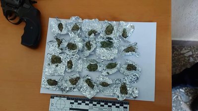 Зі зброєю і наркотиками затримали в Ужгороді українця