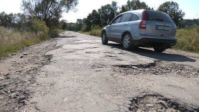 Шкільний автобус на переоформленні. На Прикарпатті діти пішки ходять 7 км до ліцею Шкільний автобус на переоформленні. На Прикарпатті діти пішки ходять 7 км до ліцею