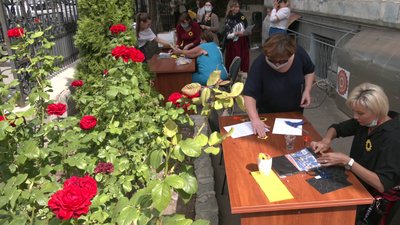 Сонях пам'яті: харків'яни долучились до всеукраїнської акції вшанування захисників України Сонях пам'яті: харків'яни долучились до всеукраїнської акції вшанування захисників України