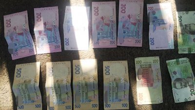 У Рівному викрили шахрая, який ошукав пенсіонерів за схемою "Ваш родич потрапив у ДТП" У Рівному викрили шахрая, який ошукав пенсіонерів за схемою "Ваш родич потрапив у ДТП"