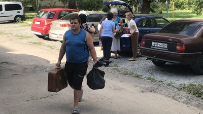 20 тонн гуманітарної допомоги житомирські волонтери відправили переселенцям, які втратили житло 20 тонн гуманітарної допомоги житомирські волонтери відправили переселенцям, які втратили житло