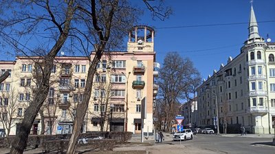 Дніпро, перехрестя проспекту Дмитра Яворницького та вулиці Сергія Єфремова