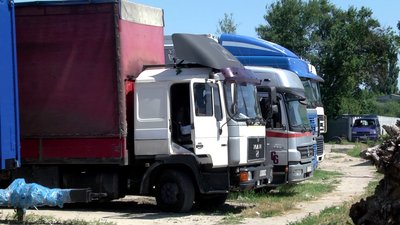На Херсонщині обмежили рух вантажівок вдень. Причина та реакція водіїв