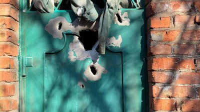 Внаслідок атаки російського FPV-дрона у Херсоні загинули двоє людей