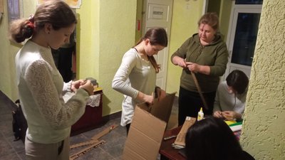 Студенти виготовили окопні свічки Студенти виготовили окопні свічки