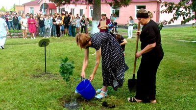 На Вінниччині відкрили меморіальні дошки двом захисникам На Вінниччині відкрили меморіальні дошки двом захисникам