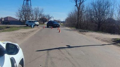 Поліцейські розслідують ДТП в Чугуївському районі: автівка збила 17-річну дівчину