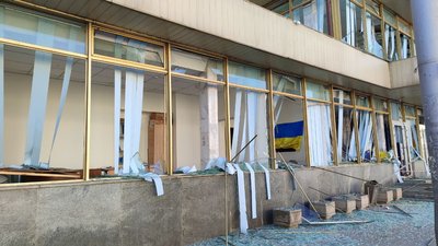 "Дуже багато пошкоджень": внаслідок атаки армії РФ по Запоріжжю пошкоджено гуманітарний центр ВПО "Дуже багато пошкоджень": внаслідок атаки армії РФ по Запоріжжю пошкоджено гуманітарний центр ВПО