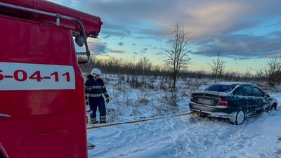 Сніг на Вінниччині: рятувальники сім разів виїжджали на виклики Сніг на Вінниччині: рятувальники сім разів виїжджали на виклики