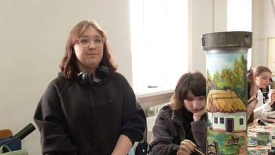 "Ми не маємо права втомлюватися": у Рівному студенти розмальовують залишки снарядів, щоб допомогти захисникам "Ми не маємо права втомлюватися": у Рівному студенти розмальовують залишки снарядів, щоб допомогти захисникам