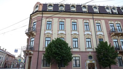 Будинок лікаря, найпрестижніша аптека та пологовий. Історії трьох будинків у Чернівцях Будинок лікаря, найпрестижніша аптека та пологовий. Історії трьох будинків у Чернівцях
