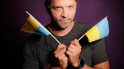 Актор Міша Коллінз попросив собі подарунок на день народження — донати Україні