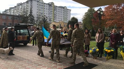 В Івано-Франківську попрощалися з бійцем "десятки" та колишнім працівником Суспільного Сергієм Силкіним В Івано-Франківську попрощалися з бійцем "десятки" та колишнім працівником Суспільного Сергієм Силкіним