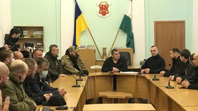 У Полтаві учасники бойових дій, які просять висловити недовіру Мамаю, прийшли до міськради У Полтаві учасники бойових дій, які просять висловити недовіру Мамаю, прийшли до міськради