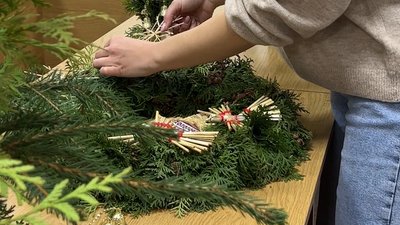 "До різдвяного вінка обов’язково додаю елементи українського стилю", – житомирська майстриня Вікторія Ярошенко "До різдвяного вінка обов’язково додаю елементи українського стилю", – житомирська майстриня Вікторія Ярошенко