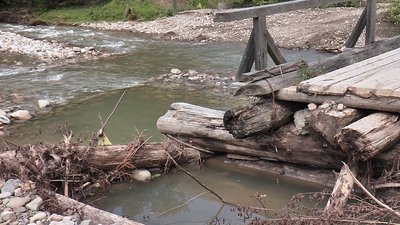 Хто відновлюватиме мости у прикарпатському селі Волова? Хто відновлюватиме мости у прикарпатському селі Волова?