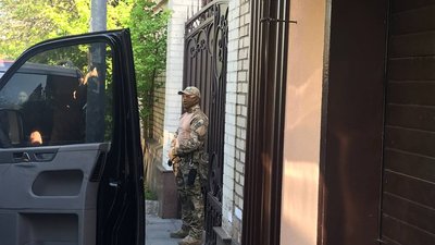 СБУ обшукує будинок Медведчука СБУ обшукує будинок Медведчука