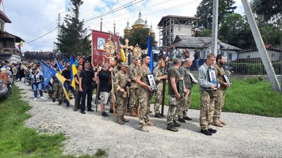 У Ворохті попрощалися з бійцем 78 полку Юрієм Саманюком У Ворохті попрощалися з бійцем 78 полку Юрієм Саманюком
