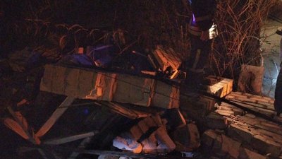 У Запоріжжі паркан "Мотор Січі" обвалився на приватний будинок У Запоріжжі паркан "Мотор Січі" обвалився на приватний будинок