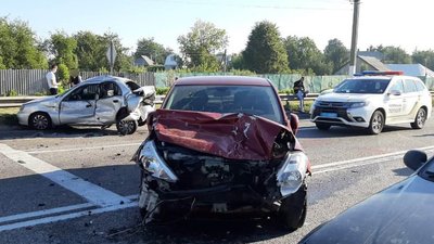 Водій міг бути напідпитку: подробиці зіткнення чотирьох авто під Харковом Водій міг бути напідпитку: подробиці зіткнення чотирьох авто під Харковом