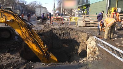 Каналізаційні труби на цій ділянці відслужили вже понад 50 років, тому потребували заміни. Фото: Суспільне. Поділля. Каналізаційні труби на цій ділянці відслужили вже понад 50 років, тому потребували заміни. Фото: Суспільне. Поділля.