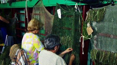 В кольорах вигорілої трави і дерев: у Вінниці волонтери виготовляють кікімори для захисників