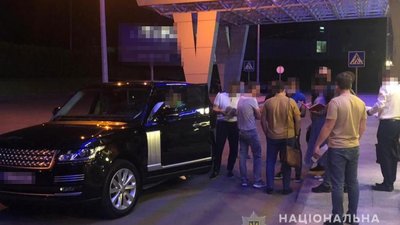 Поліція затримала керівника "Продовольчо-зернової корпорації України" в аеропорту