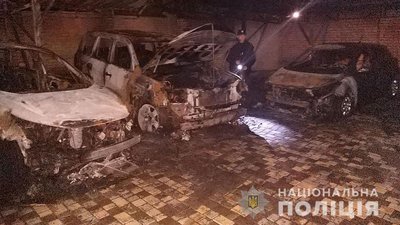 Фото підпалених "Lexus", "HondaCR-V", "Hyundai" та "Audi"