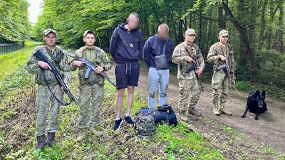 Підозрювані у спробі незаконно перетнути кордон