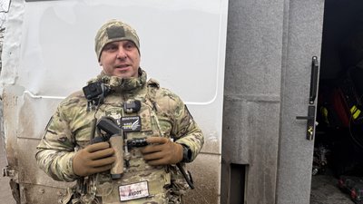 “Часто прилітає. Страшно” Як із Дружківки евакуюють людей під дронами та авіабомбами “Часто прилітає. Страшно” Як із Дружківки евакуюють людей під дронами та авіабомбами