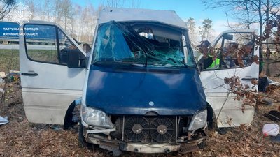 На Житомирщині на автомобільній дорозі Київ – Чоп у ДТП травмувалися дві жінки та дитина На Житомирщині на автомобільній дорозі Київ – Чоп у ДТП травмувалися дві жінки та дитина