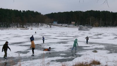 Правила поведінки на льоду: у Чернігові рятувальники та патрульні провели рейд на водоймах міста Правила поведінки на льоду: у Чернігові рятувальники та патрульні провели рейд на водоймах міста