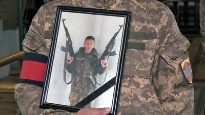 У Луцьку провели в останню дорогу молодшого сержанта Дмитра Пержила У Луцьку провели в останню дорогу молодшого сержанта Дмитра Пержила