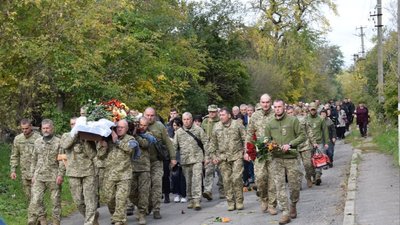 Загинув під час ворожого обстрілу: на Черкащині попрощалися з бійцем тероборони Загинув під час ворожого обстрілу: на Черкащині попрощалися з бійцем тероборони