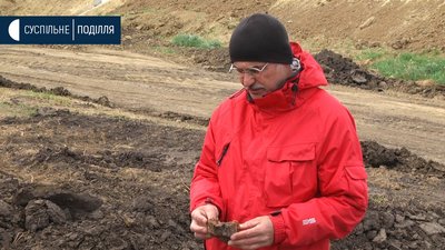За словами Олега Петраускаса, близько 90% знайдених речей становлять вироби з глини
