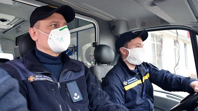 На Миколаївщині почали курсувати автомобілі із гучномовцями для інформування людей На Миколаївщині почали курсувати автомобілі із гучномовцями для інформування людей