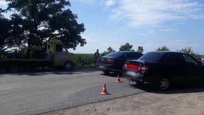 На виїзді з Кропивницького в напрямку Умані зіштовхнулись чотири машини. Є травмований На виїзді з Кропивницького в напрямку Умані зіштовхнулись чотири машини. Є травмований