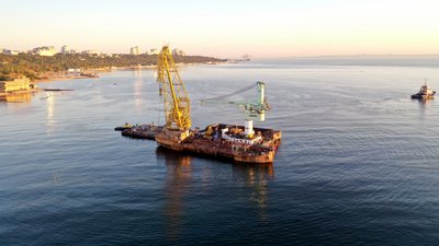 Роботи з підйому танкера Delfi завершились, судно відбуксували в порт Чорноморська Роботи з підйому танкера Delfi завершились, судно відбуксували в порт Чорноморська