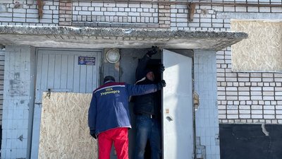 Наслідки обстрілів Марганця на Дніпропетровщині 8-9 січня: фоторепортаж Наслідки обстрілів Марганця на Дніпропетровщині 8-9 січня: фоторепортаж
