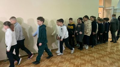 Надзвичайники спільно з патрульними Дніпра провели навчання для школярів Надзвичайники спільно з патрульними Дніпра провели навчання для школярів
