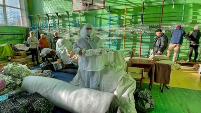 У Миколаєві виготовляють маскувальні костюми для військових У Миколаєві виготовляють маскувальні костюми для військових