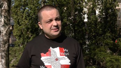 Чи планують переносити стелу загиблих воїнів із Театрального майдану у Луцьку Чи планують переносити стелу загиблих воїнів із Театрального майдану у Луцьку