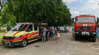 Миколаївські рятувальники збирали гроші на лікування дівчинки з Дніпра
