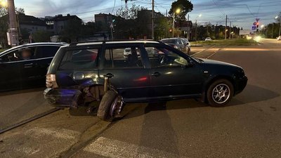 У Миколаєві водій на "BMW" скоїв ДТП, а його пасажир напав на правоохоронця — поліція У Миколаєві водій на "BMW" скоїв ДТП, а його пасажир напав на правоохоронця — поліція