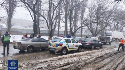 В Одесі зіткнулися шість автівок: одну людину госпіталізували