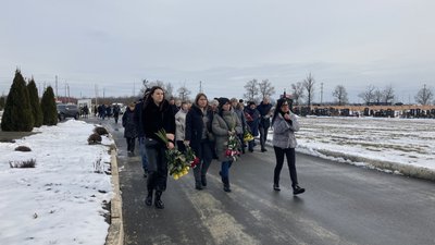 На кладовищі №18 у Харкові попрощалися із родиною Путятіних На кладовищі №18 у Харкові попрощалися із родиною Путятіних