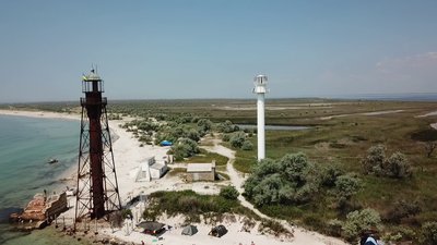 На острові Джарилгач у Херсонській області розташовані одразу два маяки