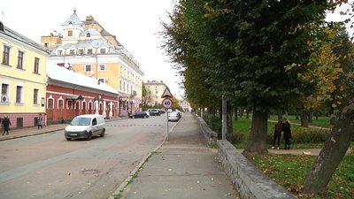 У Житомирі жителі ОСББ встановили паркан, перекривши хід, і хочуть приватизувати частину вулиці У Житомирі жителі ОСББ встановили паркан, перекривши хід, і хочуть приватизувати частину вулиці