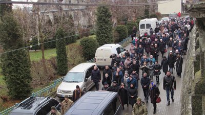 На Тернопільщині попрощалися з військовослужбовцем, освітянином Сергієм Остапчуком На Тернопільщині попрощалися з військовослужбовцем, освітянином Сергієм Остапчуком
