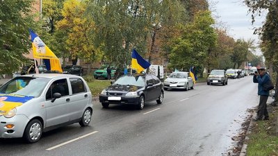 У Черкасах дружина полеглого воїна організувала автопробіг пам'яті